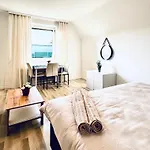 Spacious 6Br Shared Villa With Garden Near Danube For 16 Guests
