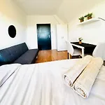 Spacious 6Br Shared Villa With Garden Near Danube For 16 Guests