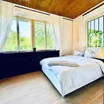 Spacious 6Br Shared Villa With Garden Near Danube For 16 Guests