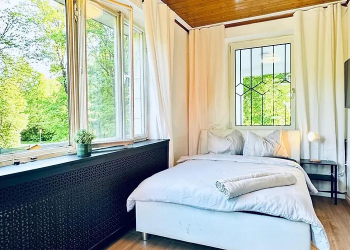 Spacious 6Br Shared Villa With Garden Near Danube For 16 Guests