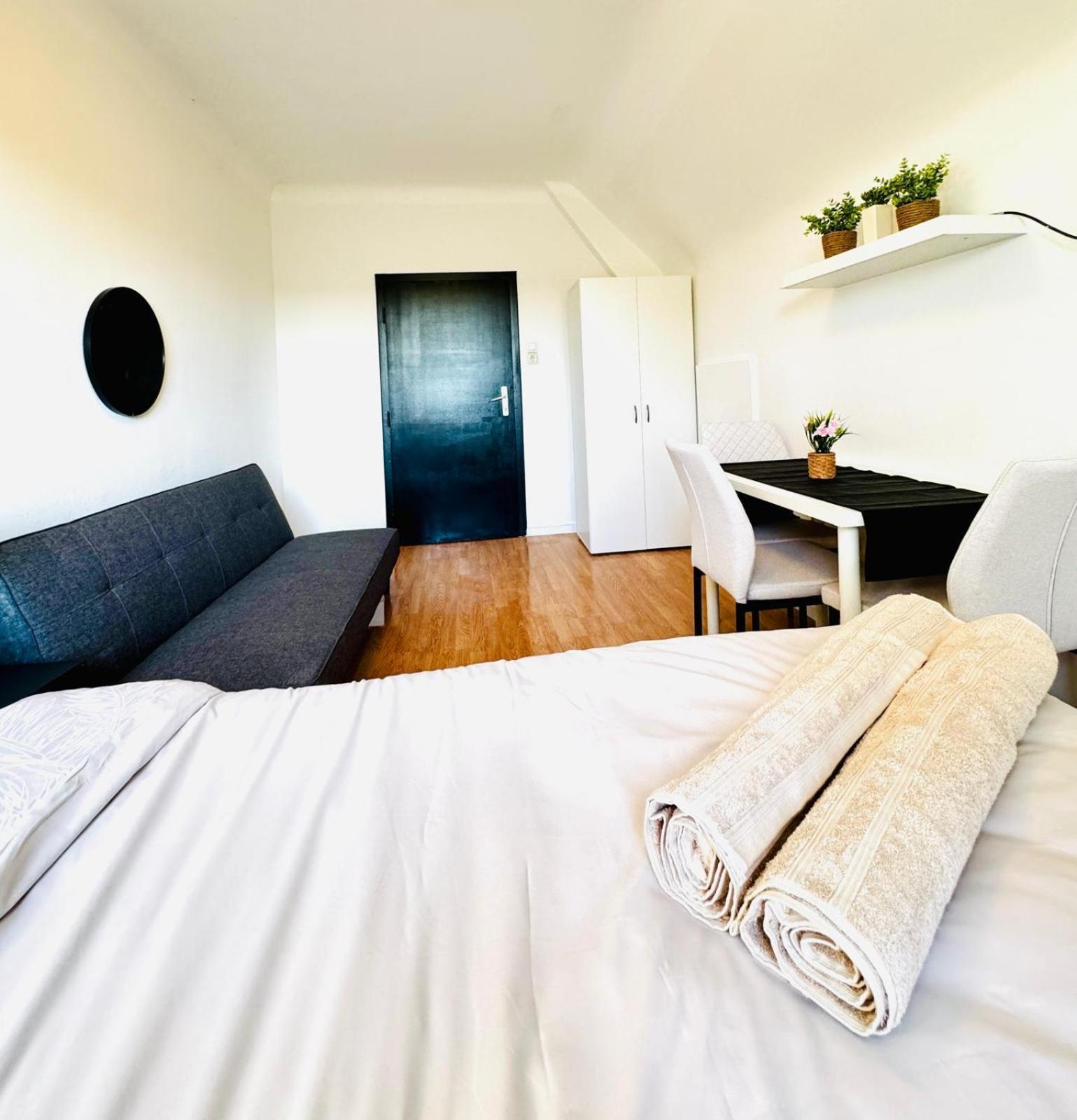 Spacious 6br Shared With Garden Near Danube For 16 Guests Wien