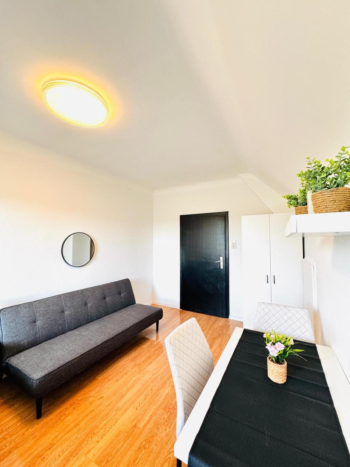 Spacious 6br Shared With Garden Near Danube For 16 Guests *