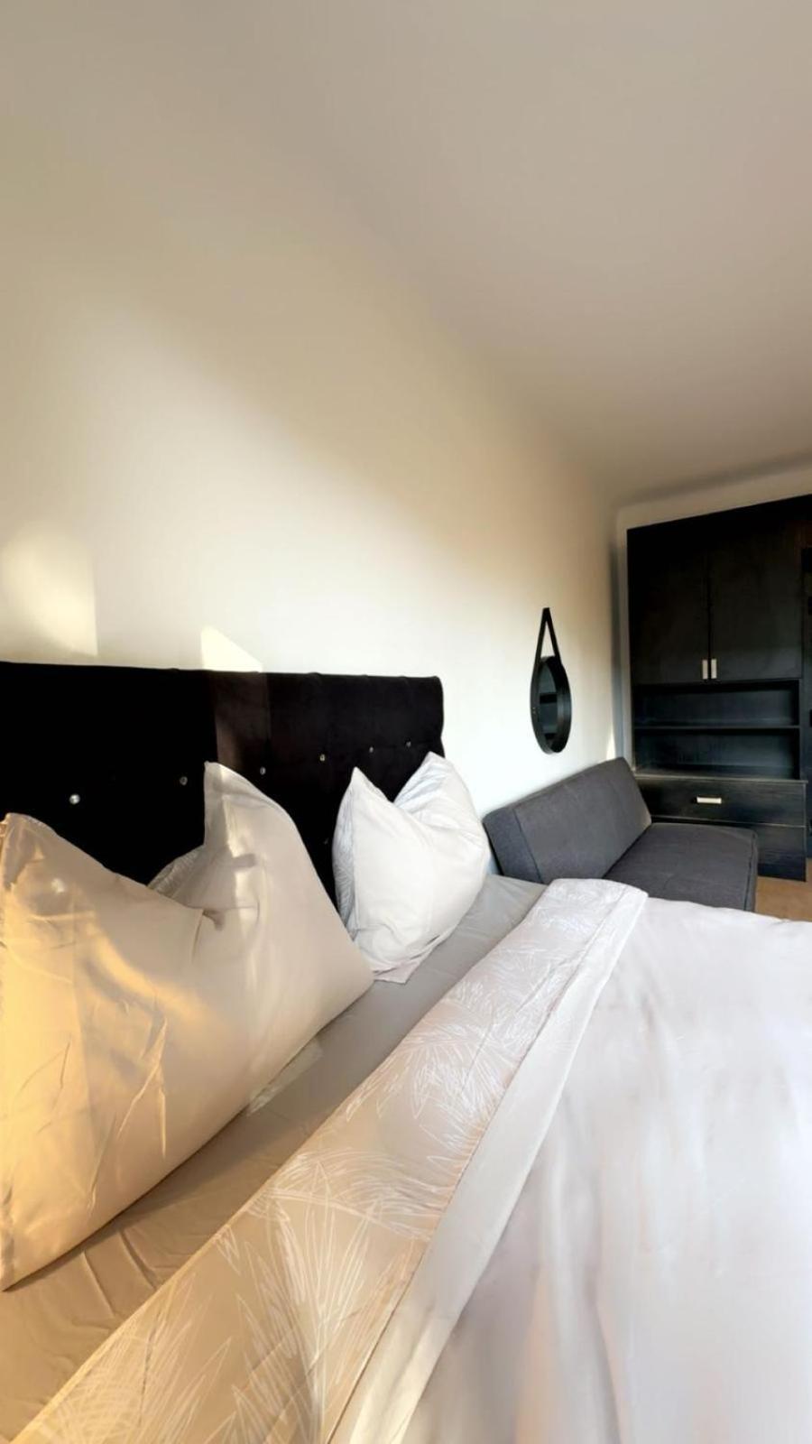 Spacious 6br Shared With Garden Near Danube For 16 Guests