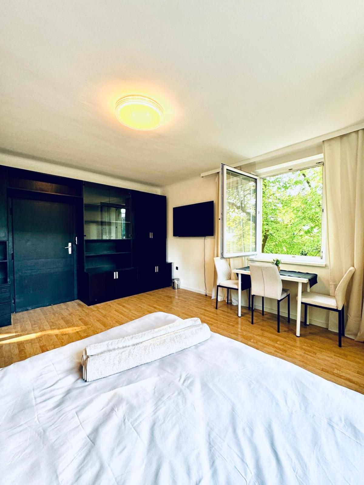 Spacious 6br Shared With Garden Near Danube For 16 Guests Apartment