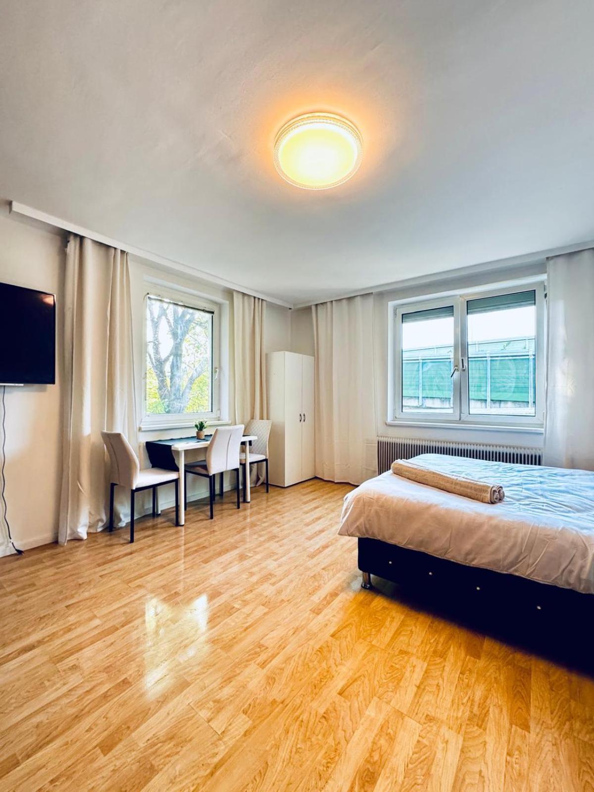 Apartment Spacious 6br Shared With Garden Near Danube For 16 Guests *