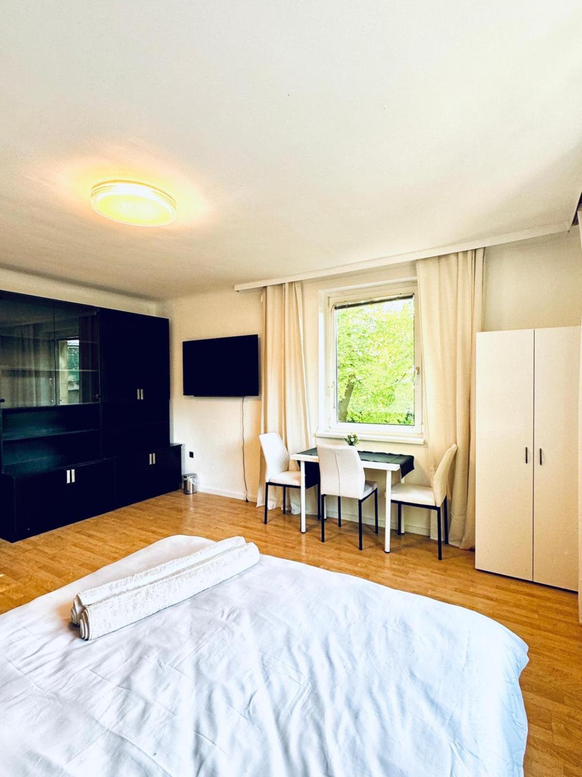 Apartment Spacious 6br Shared With Garden Near Danube For 16 Guests Wien