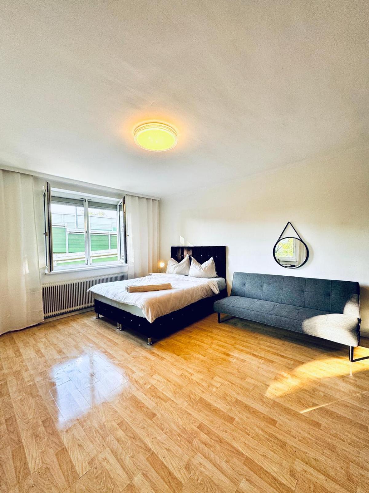 Spacious 6br Shared With Garden Near Danube For 16 Guests *