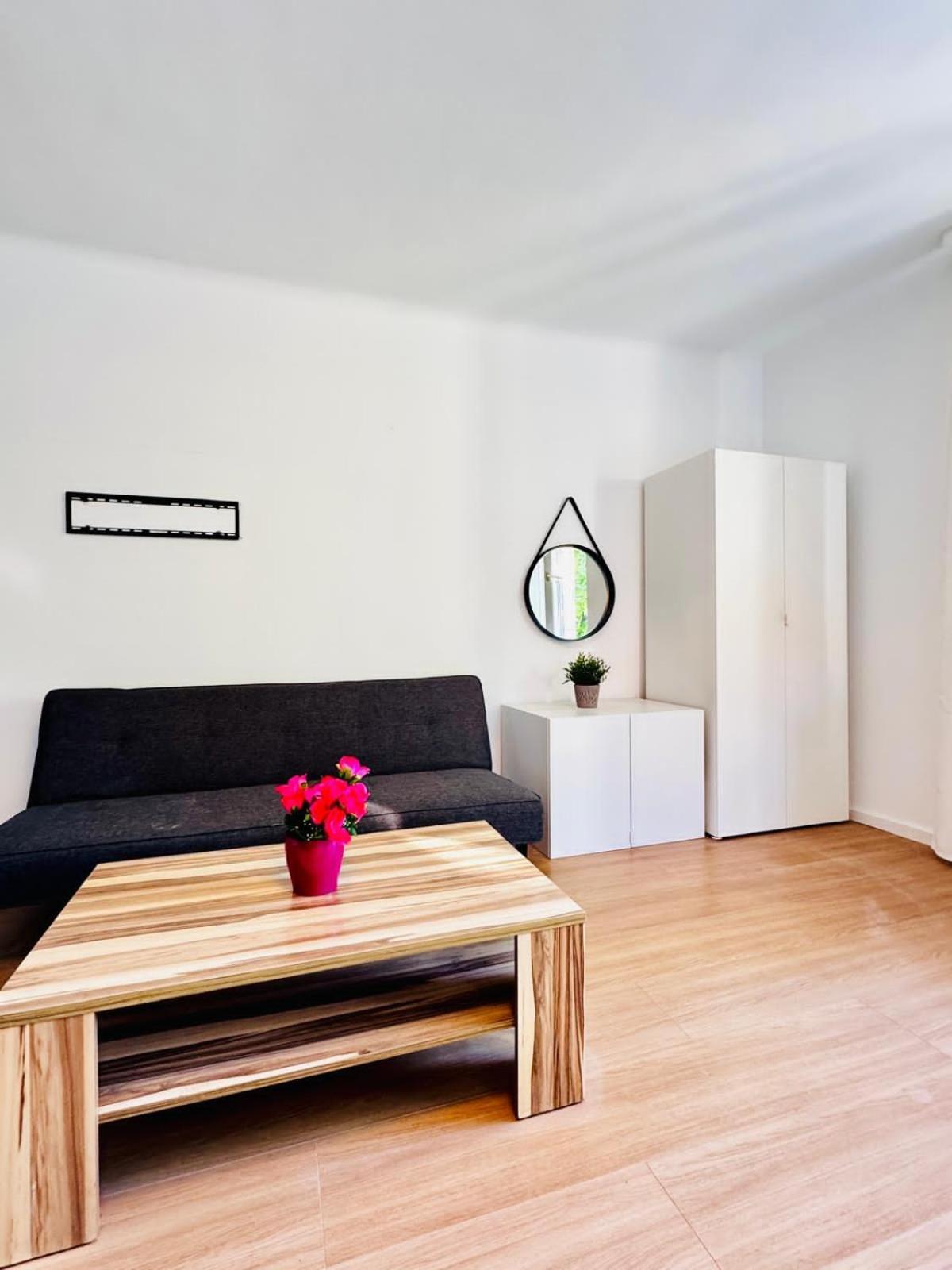 Spacious 6br Shared With Garden Near Danube For 16 Guests *