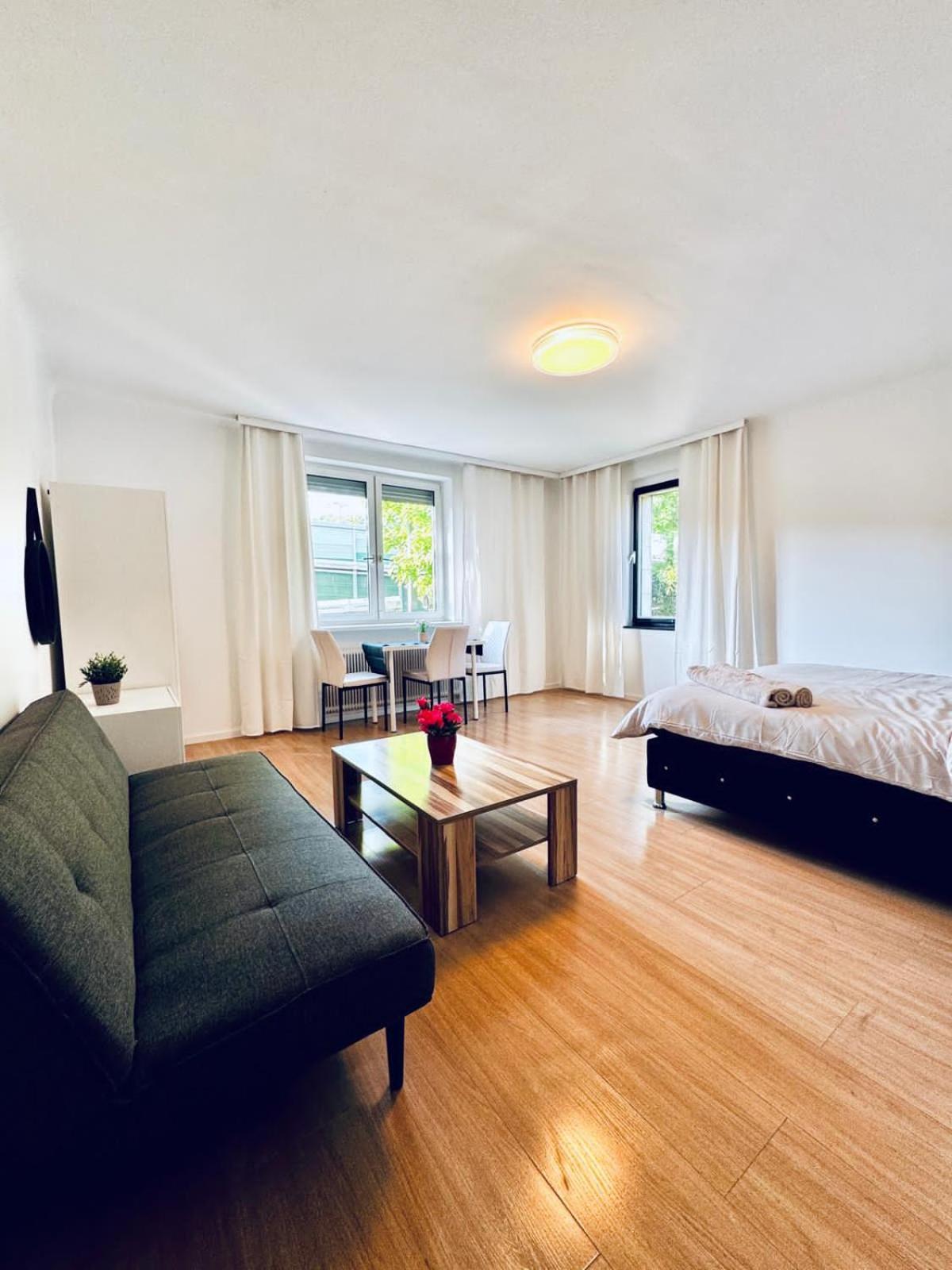 Spacious 6br Shared With Garden Near Danube For 16 Guests