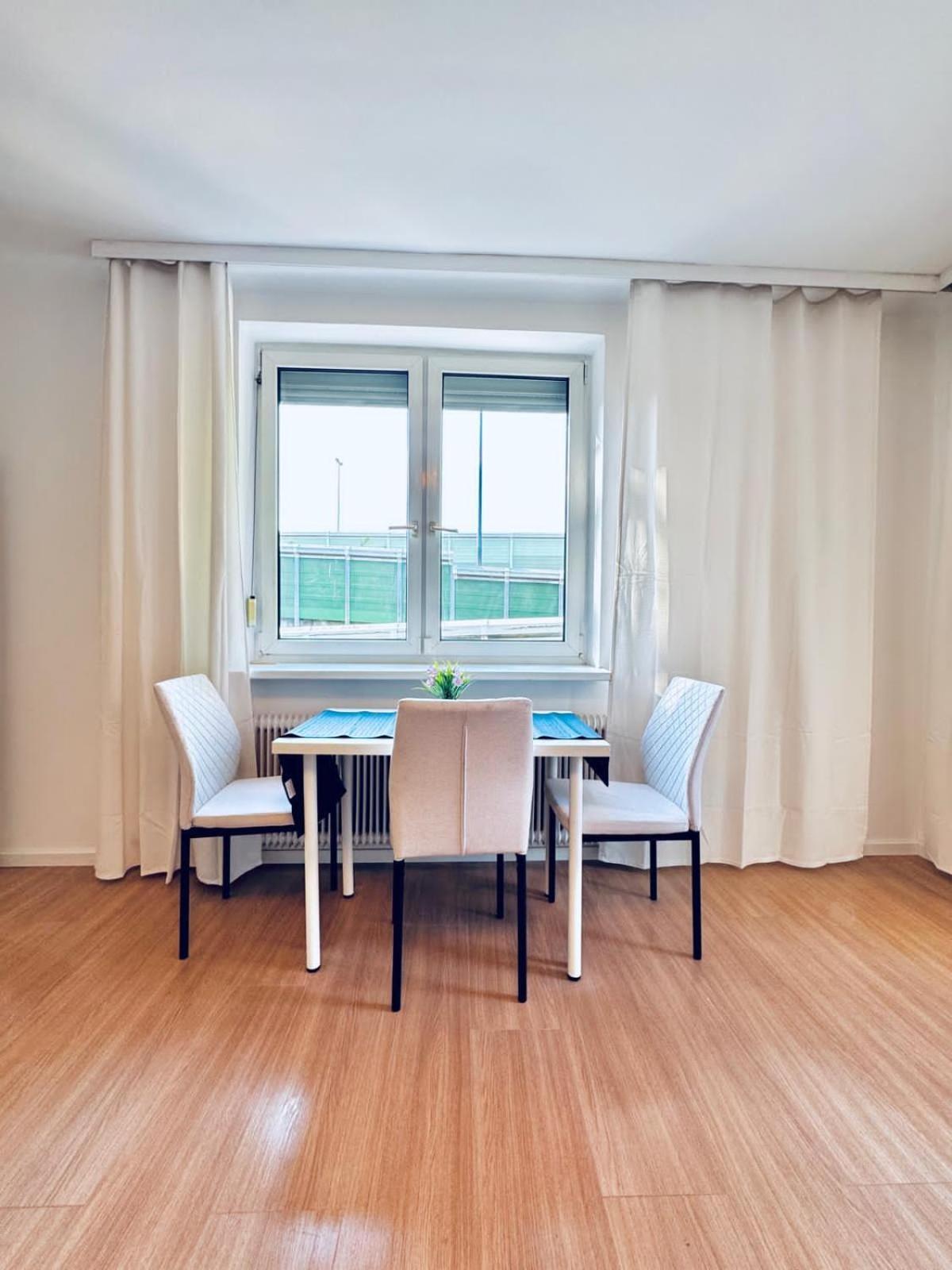 Apartment Spacious 6br Shared With Garden Near Danube For 16 Guests *