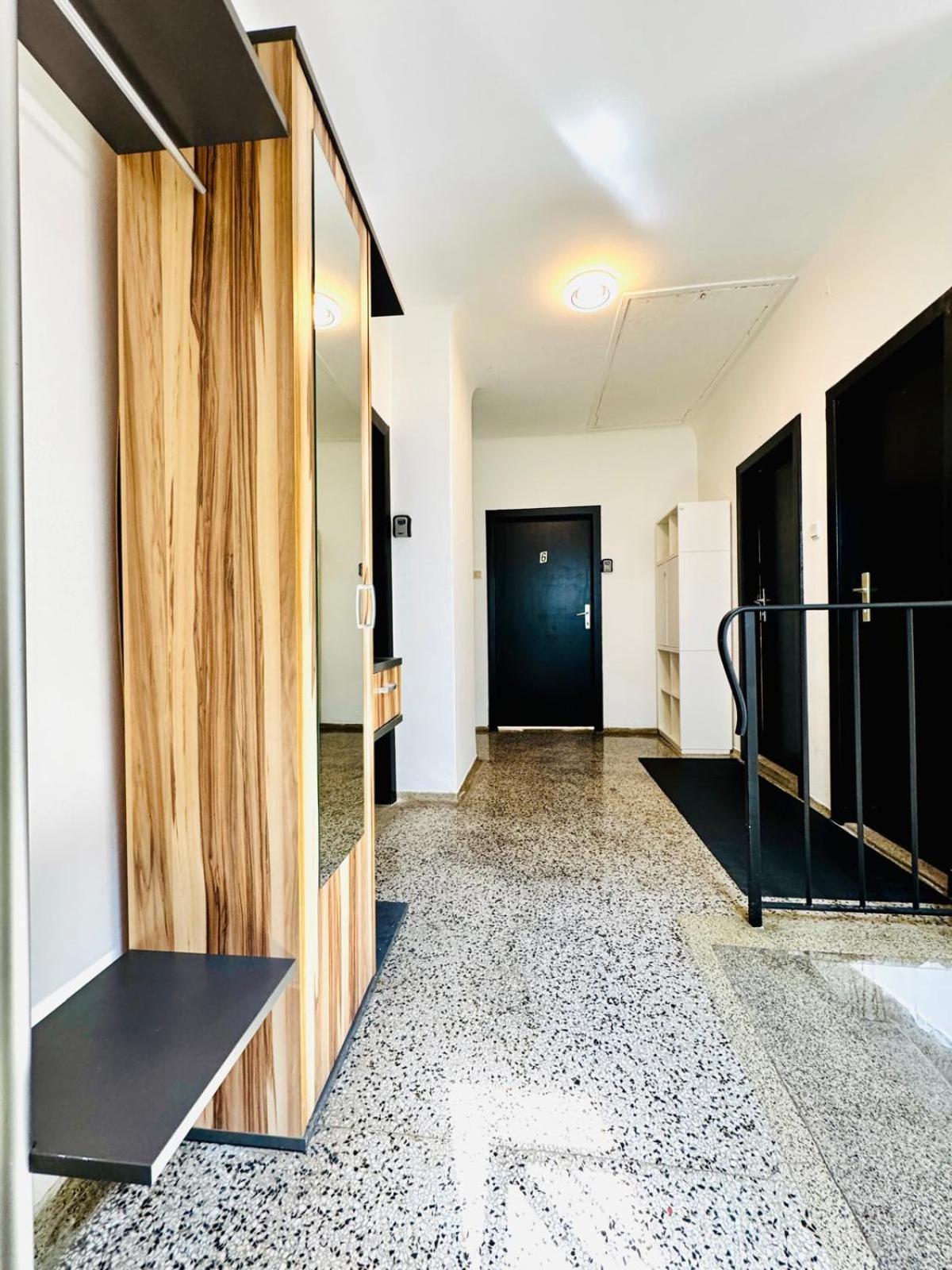 Apartment Spacious 6br Shared With Garden Near Danube For 16 Guests *