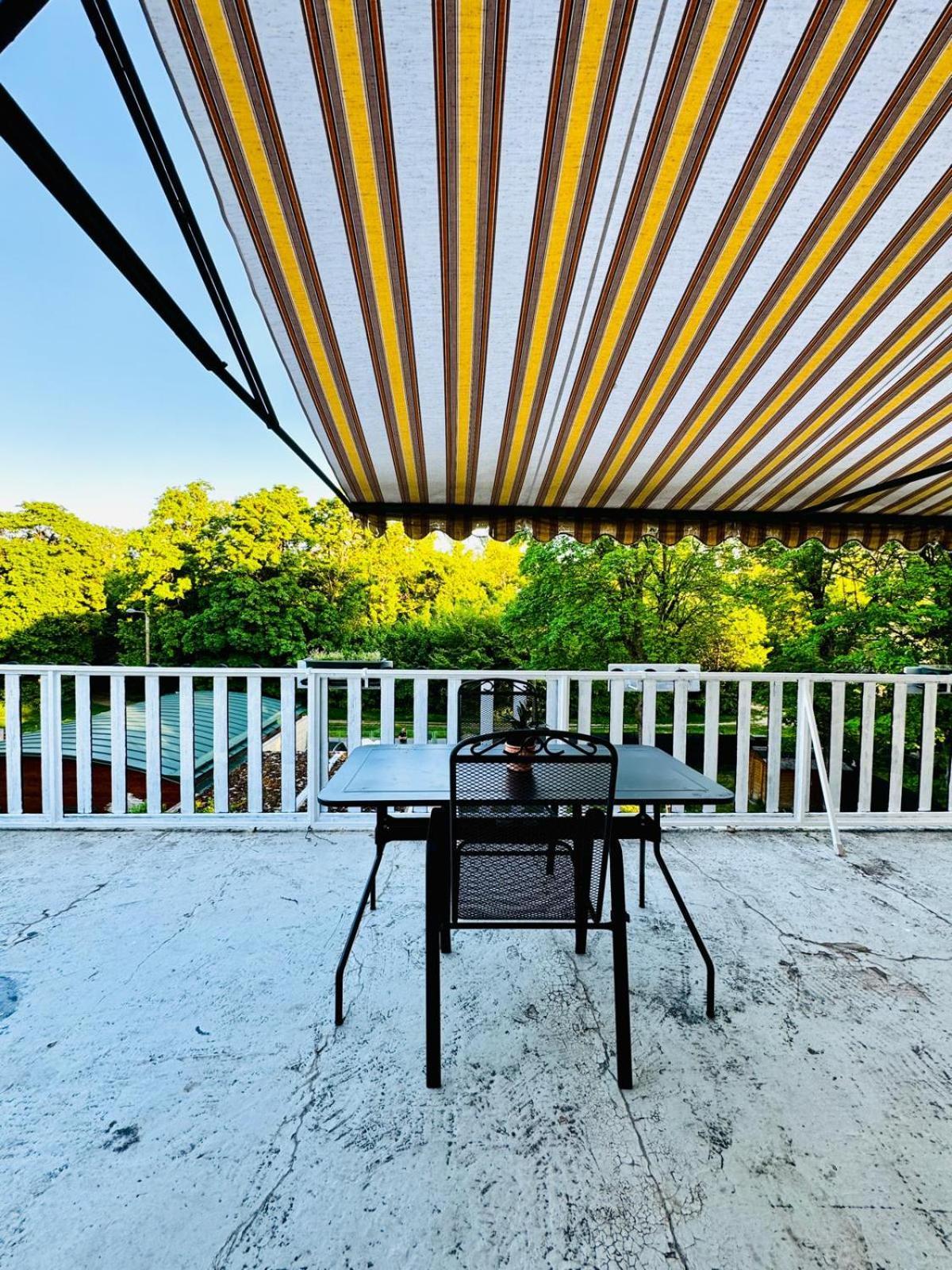 Spacious 6br Shared With Garden Near Danube For 16 Guests Apartment *