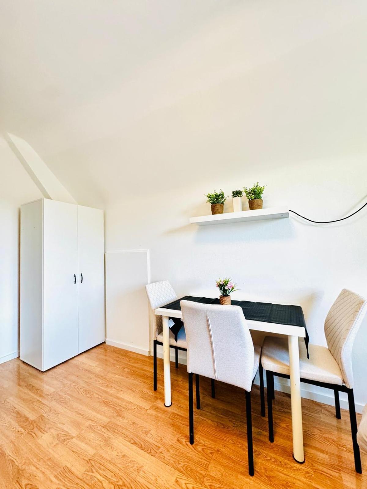 Apartment Spacious 6br Shared With Garden Near Danube For 16 Guests *