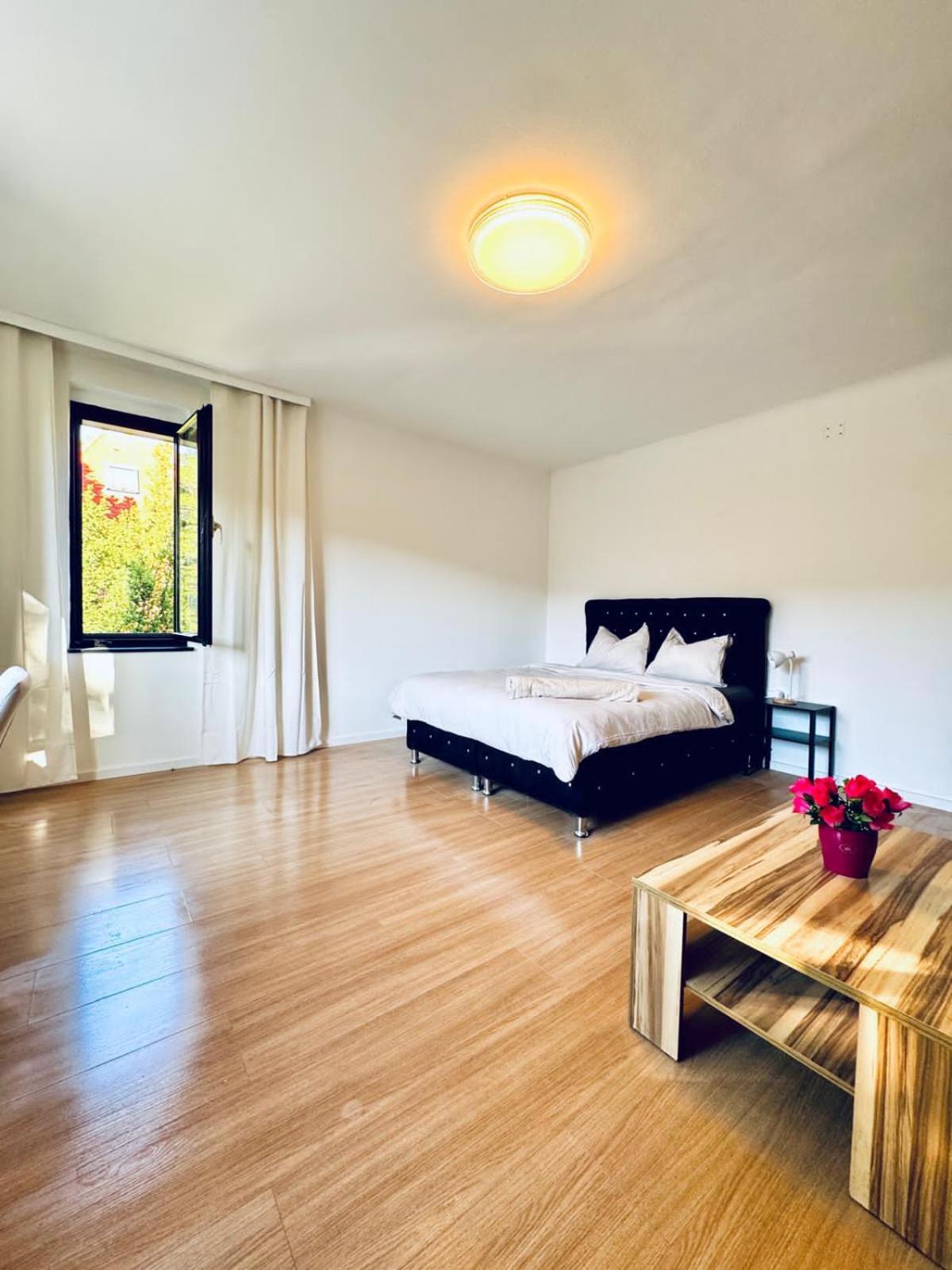Spacious 6br Shared With Garden Near Danube For 16 Guests