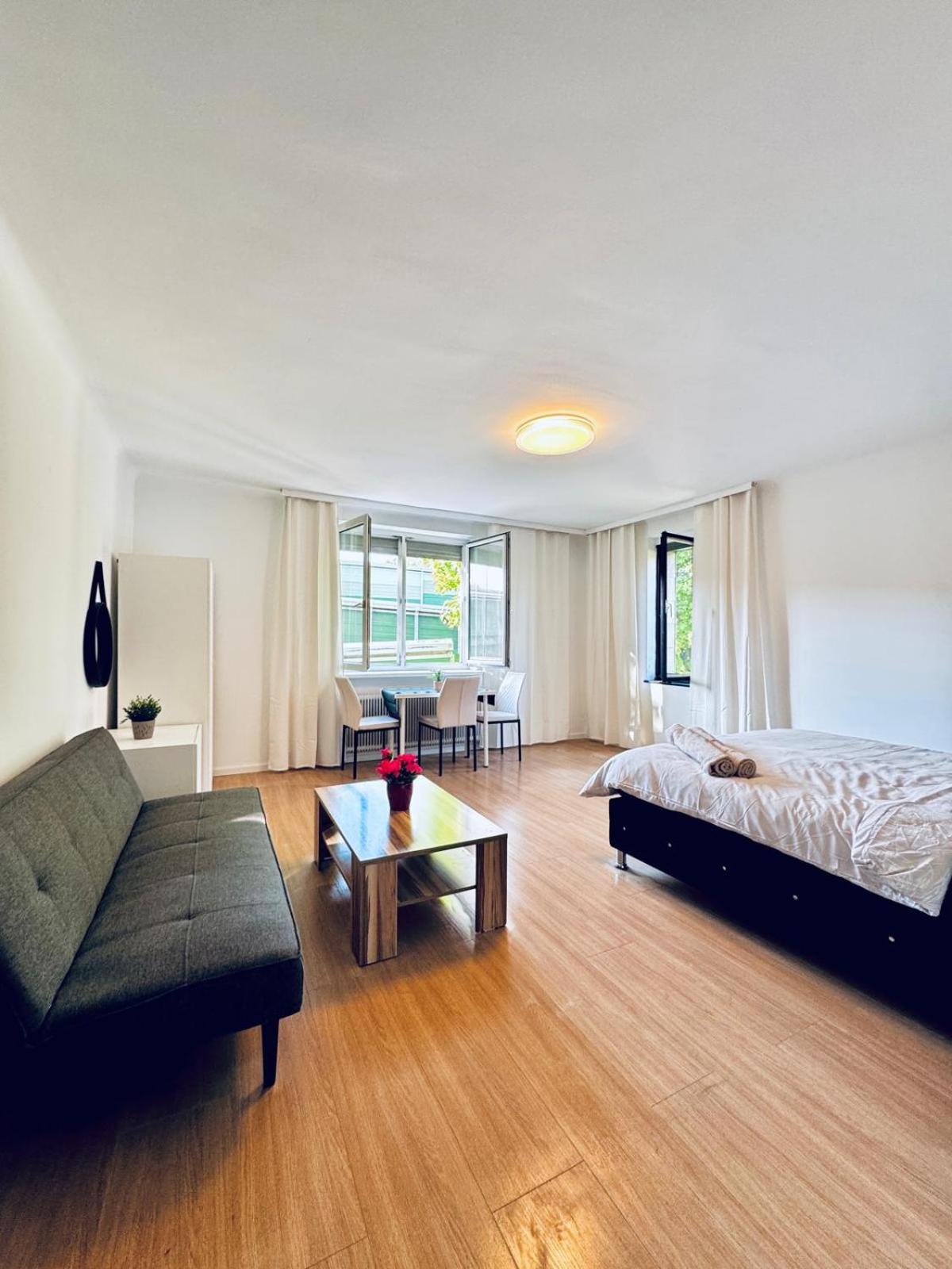 Spacious 6br Shared With Garden Near Danube For 16 Guests *
