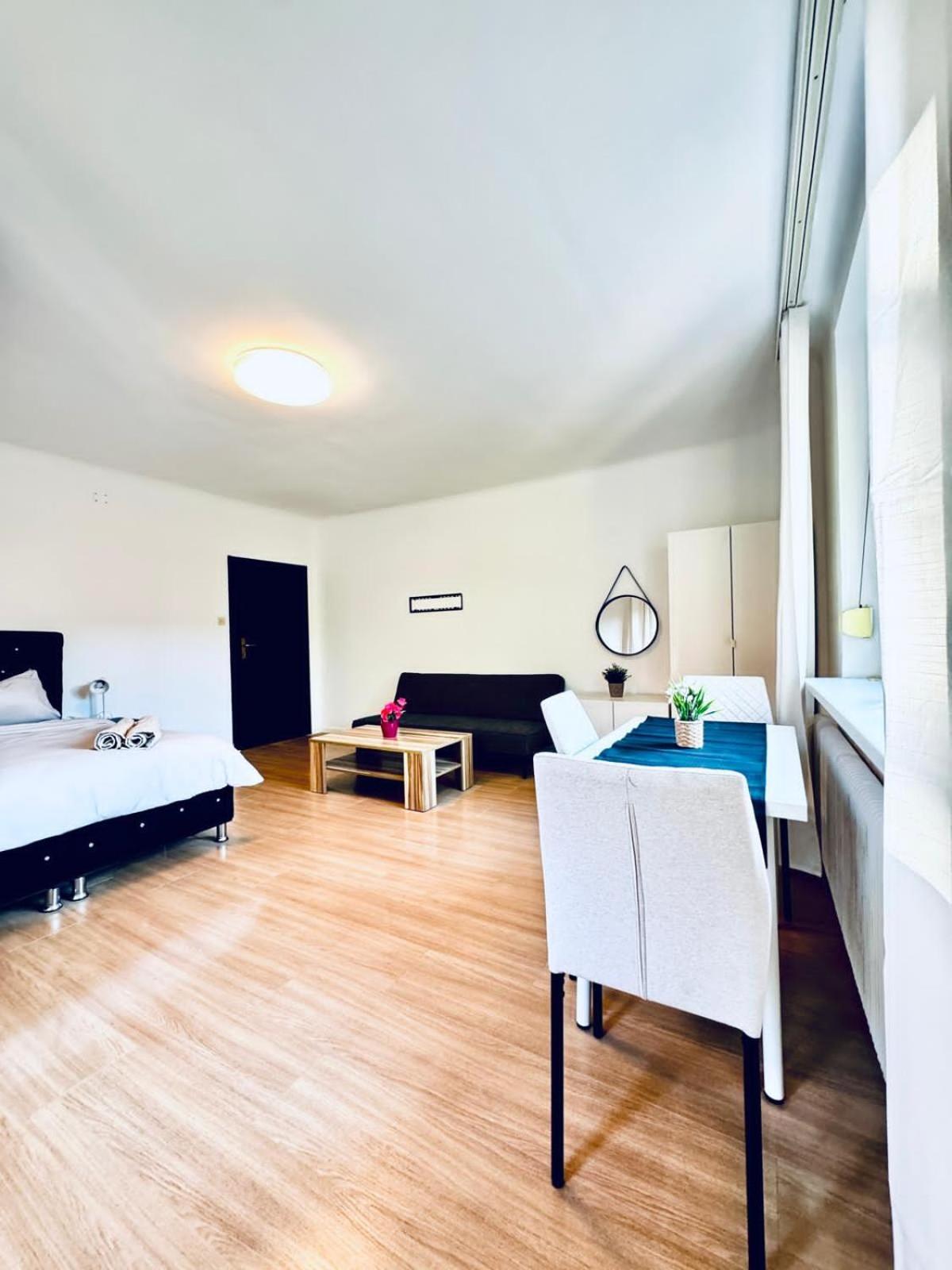 Spacious 6br Shared With Garden Near Danube For 16 Guests Apartment