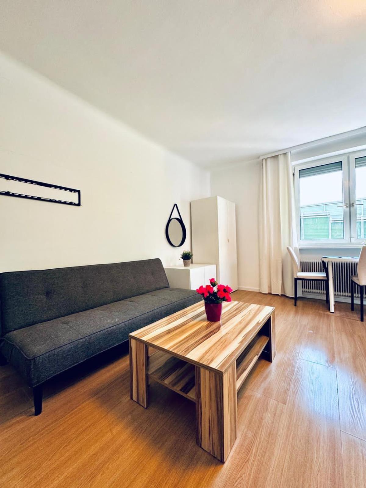 Apartment Spacious 6br Shared With Garden Near Danube For 16 Guests *