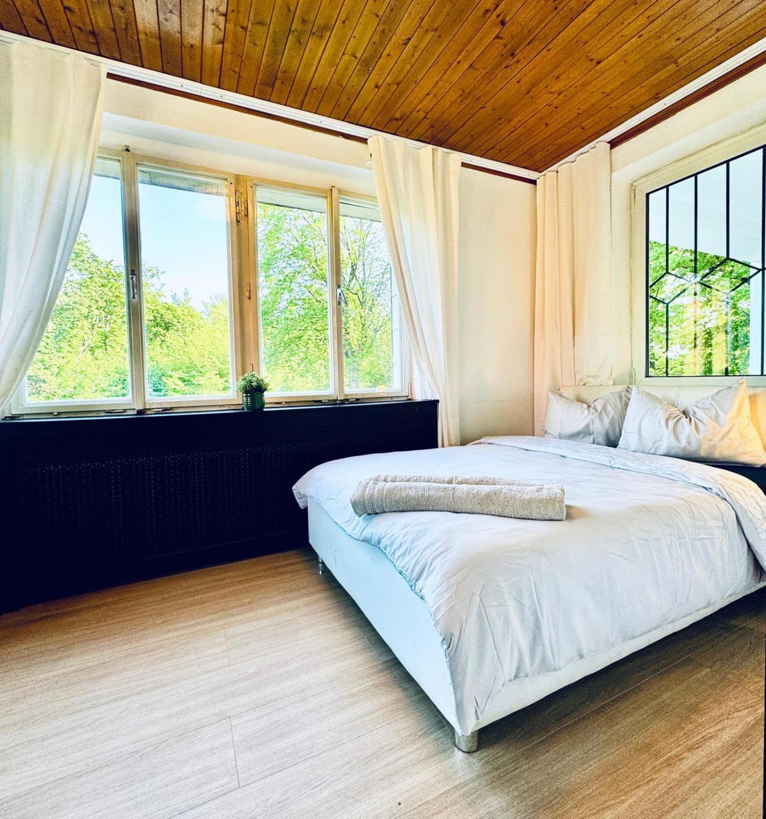 Apartment Spacious 6br Shared With Garden Near Danube For 16 Guests *